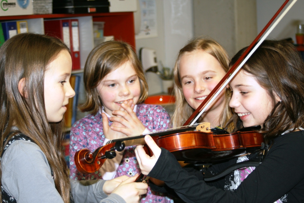 Kinder beim Musizieren, Albert-Schweitzer-Gymnasium Leonberg